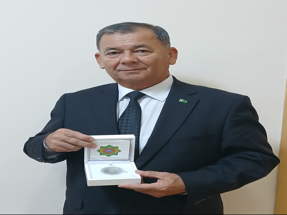 TÄZE ÝYLYMYZ ROWAÇLYKLARA BESLENSIN!