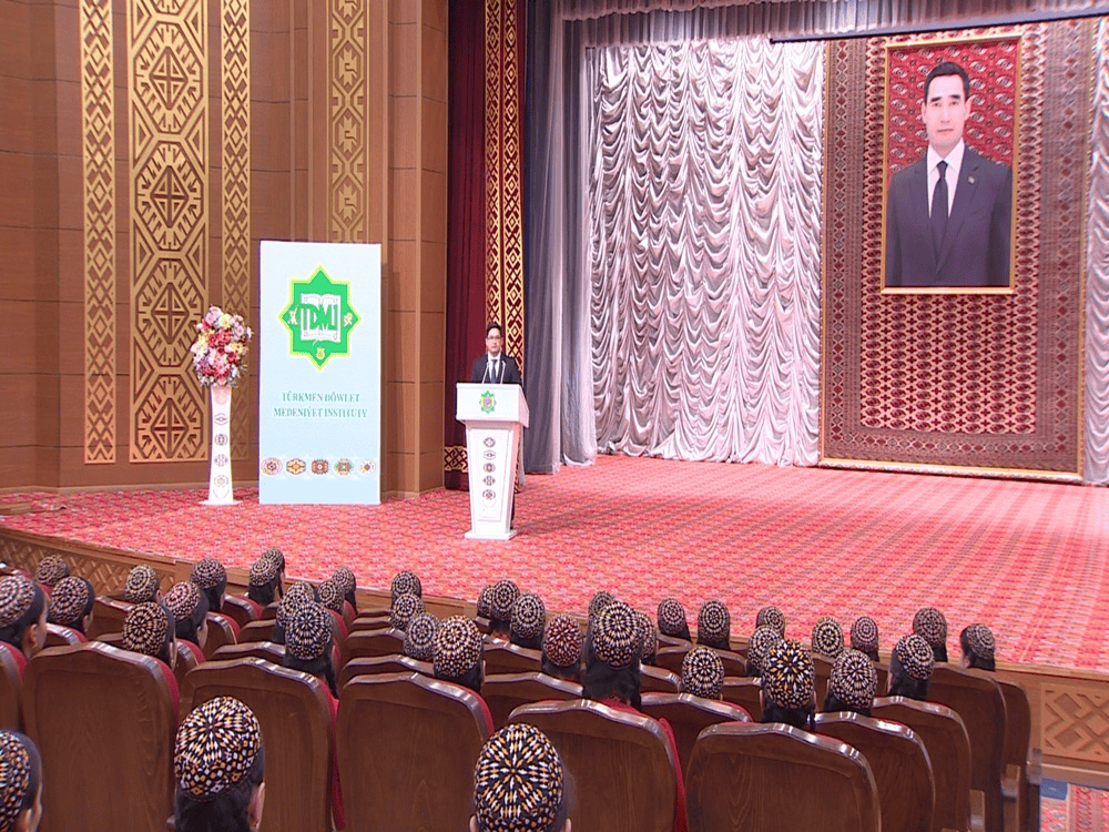 TELEKEÇILER BILEN DUŞUŞYK